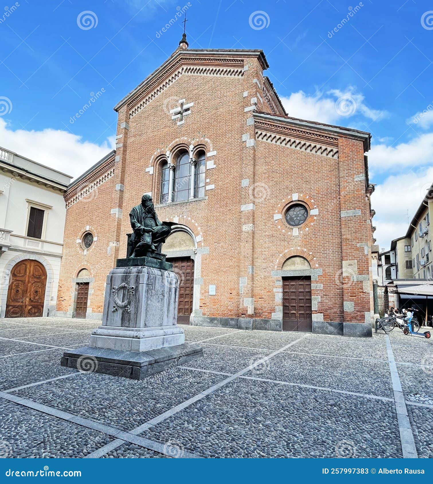 monument to mosÃÂ¨ bianchi in monza