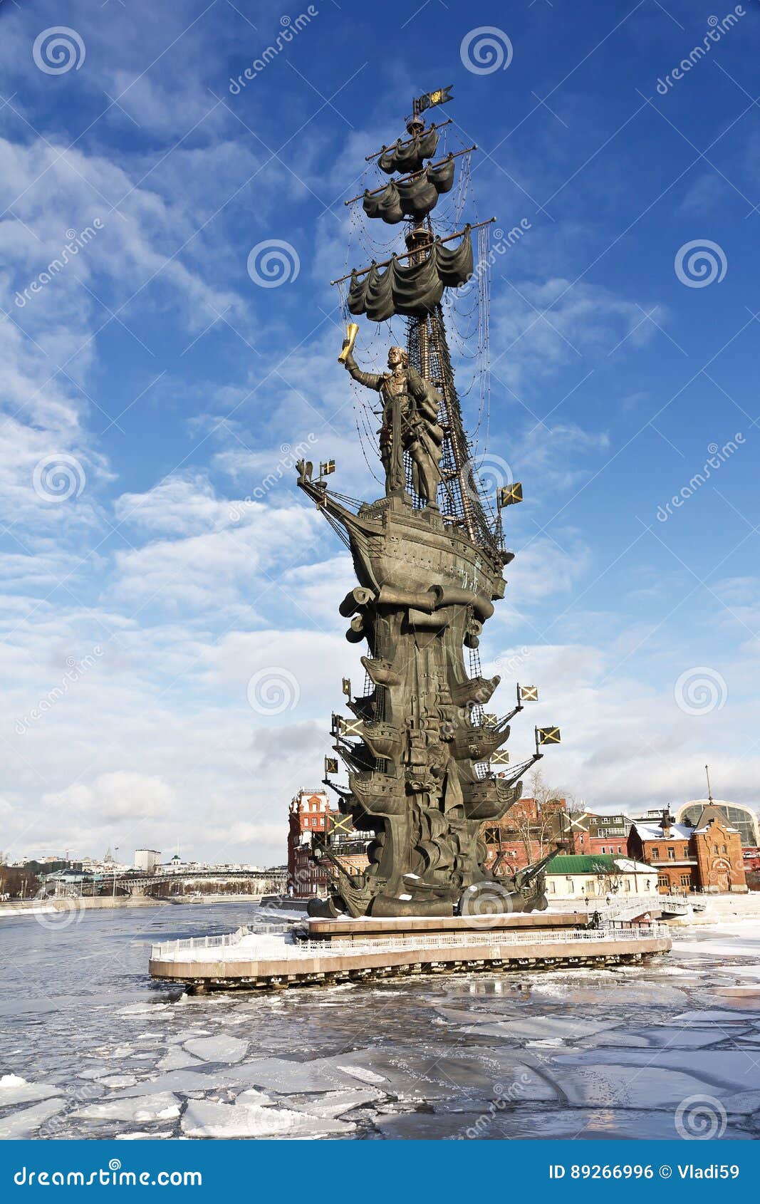 памятники на москве реке
