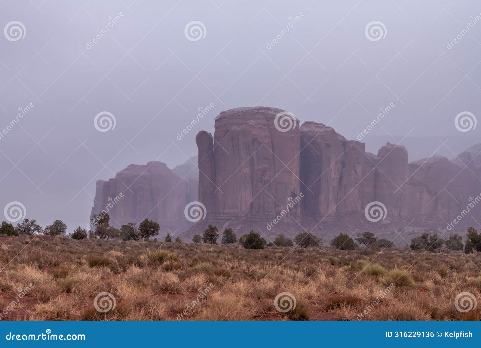 monument valley mountain ridge formations