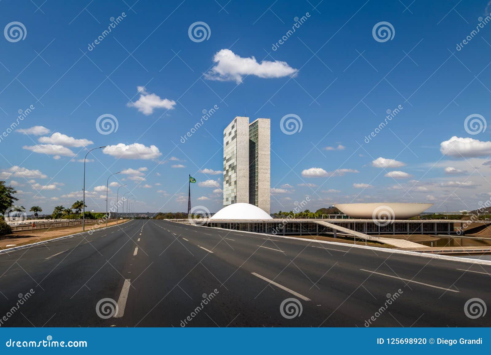 https://thumbs.dreamstime.com/z/monumental-axis-avenue-brazilian-national-congress-brasilia-distrito-federal-brazil-brasilia-brasil-aug-monumental-axis-eixo-125698920.jpg