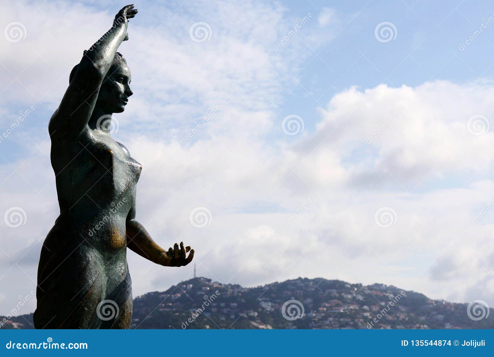 Monumento de Dona Marinera imagen de archivo editorial. Imagen de cielo