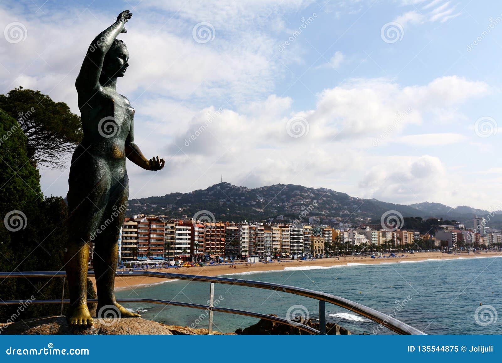 Monumento de Dona Marinera imagen editorial. Imagen de estatua 135544875