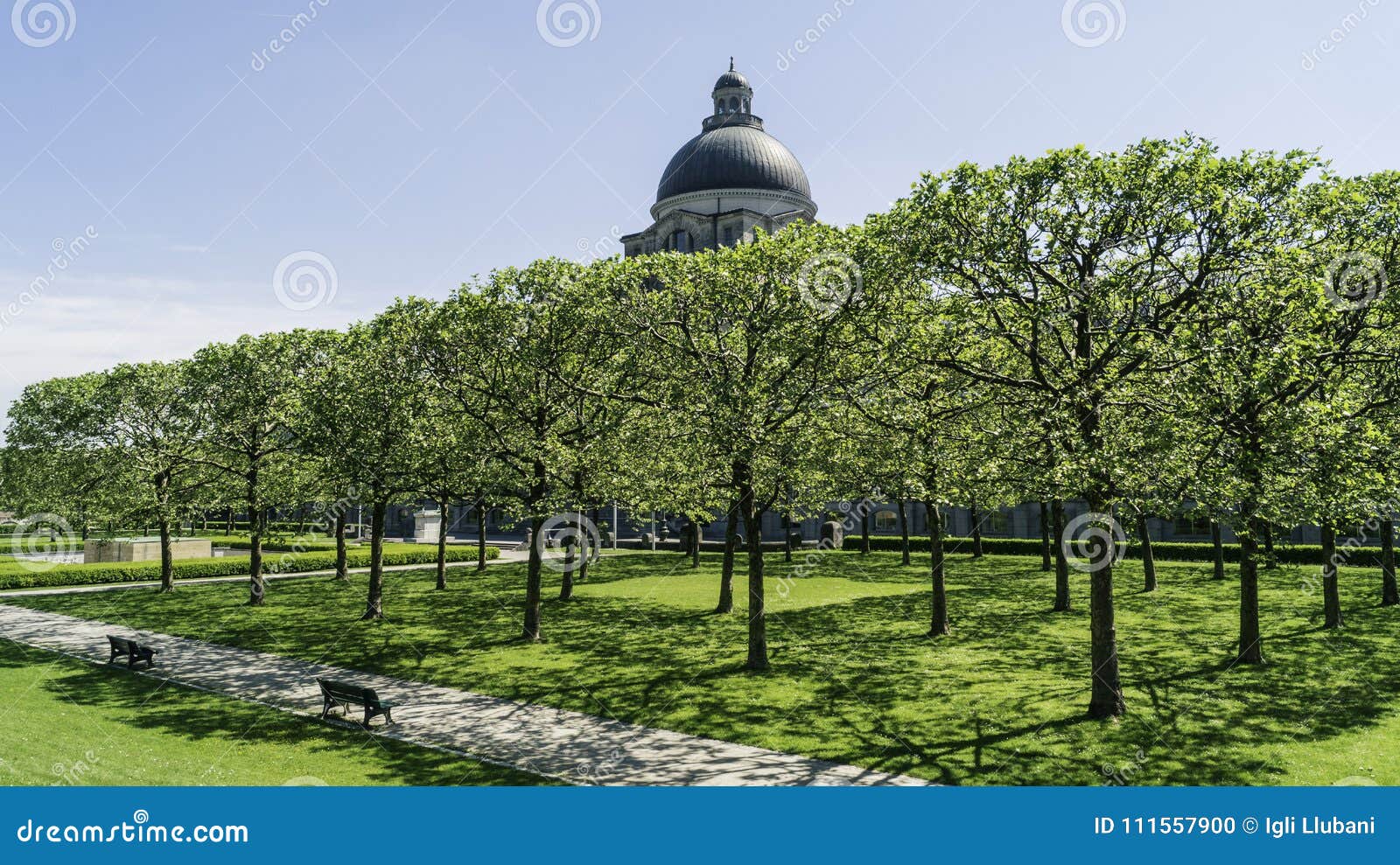 Monumento De Guerra En El Patio Foto de archivo Imagen de guerra