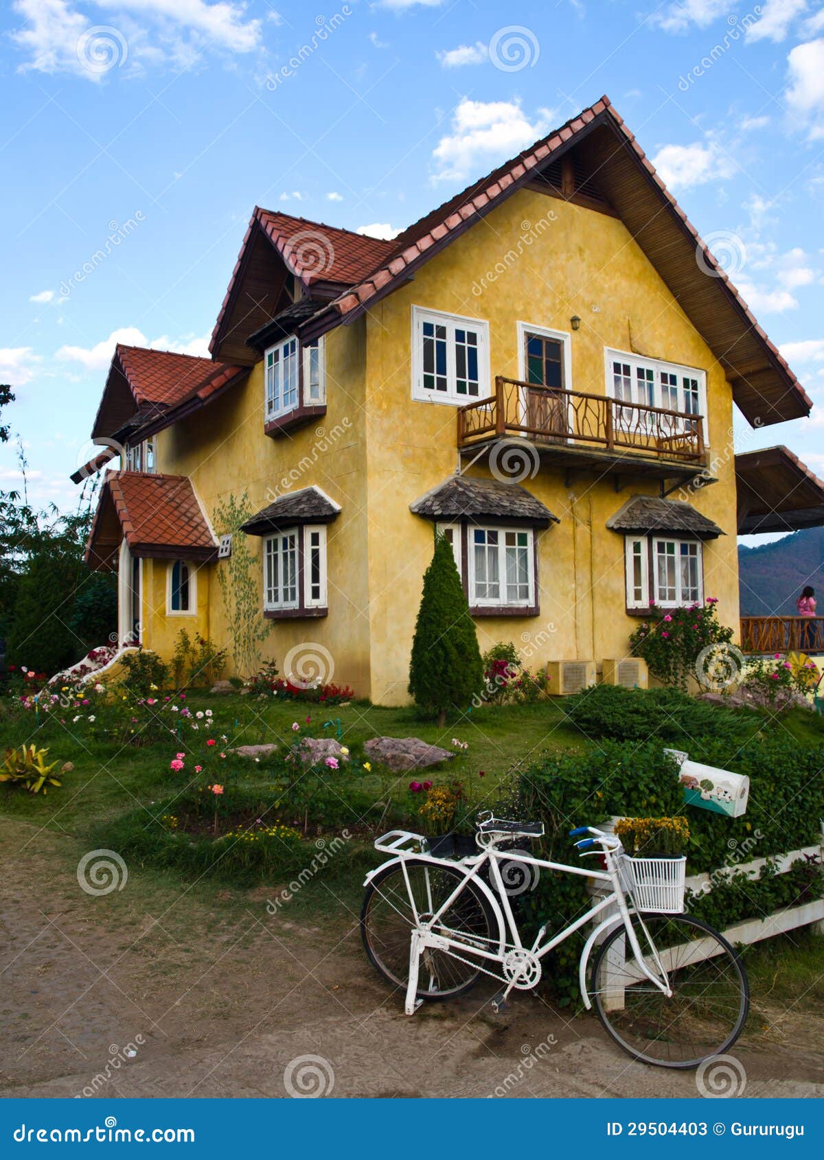 Mooi Geel Huis In Pai, Mae Hong Son, Thailand Stock Afbeelding - Image