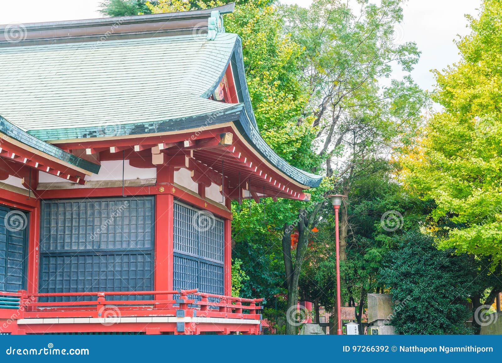 Mooie Architectuur bij Sensoji-Tempel rond Asakusa-gebied binnen