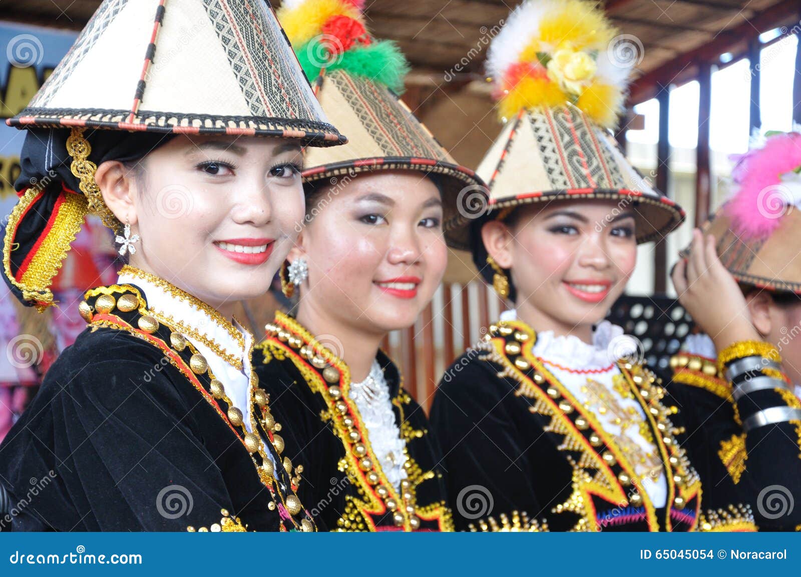 Mooie Dames Van De Inwoners Van Kadazan Dusun Van Sabah