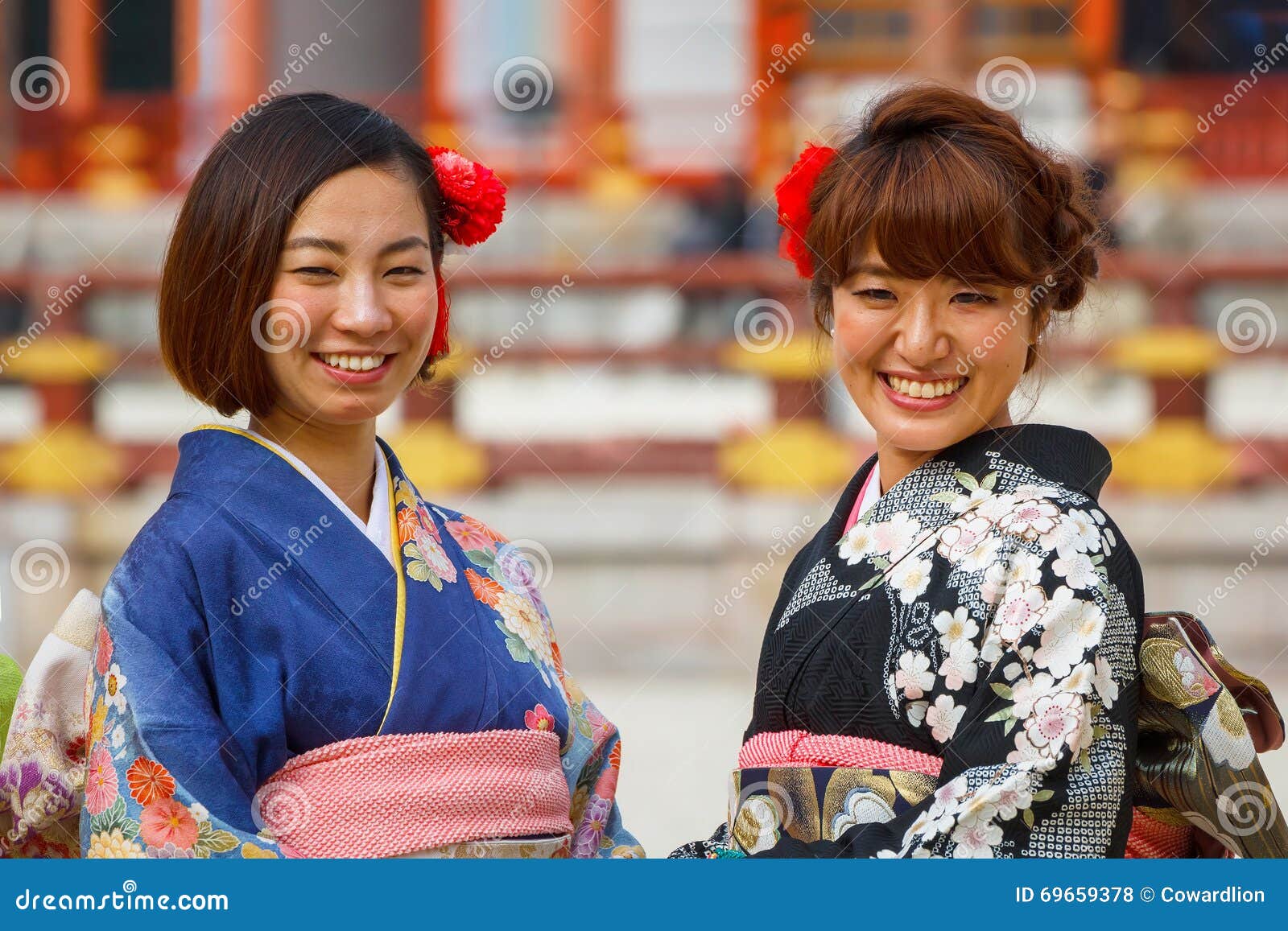 Mooie Japanse Dames redactionele foto. Image of heiligdom -
