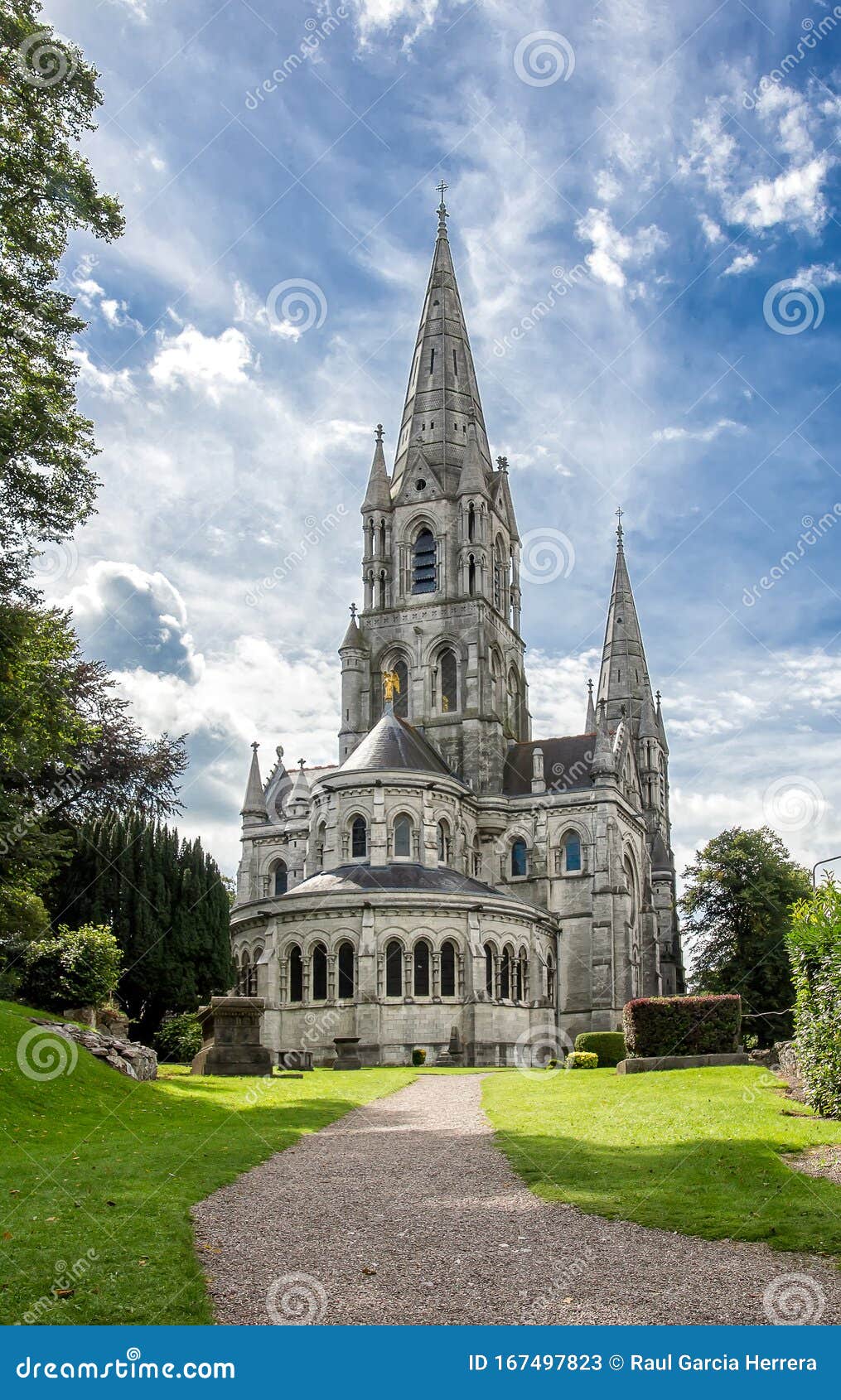 Mooie Kathedraal Van Saint-Fin-Barre in Ierland Stock Afbeelding ...