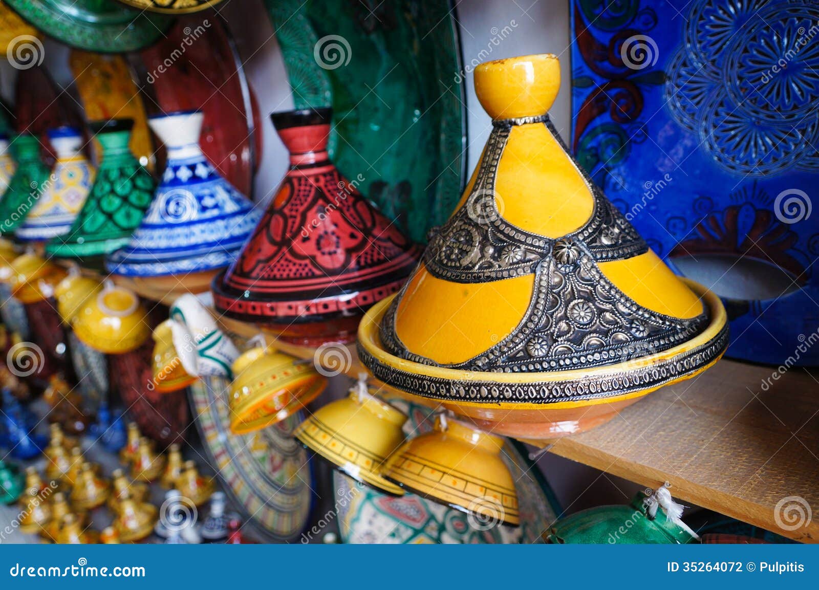 Mooie Tajines in De Markt, Marokko Stock Foto Image of koop