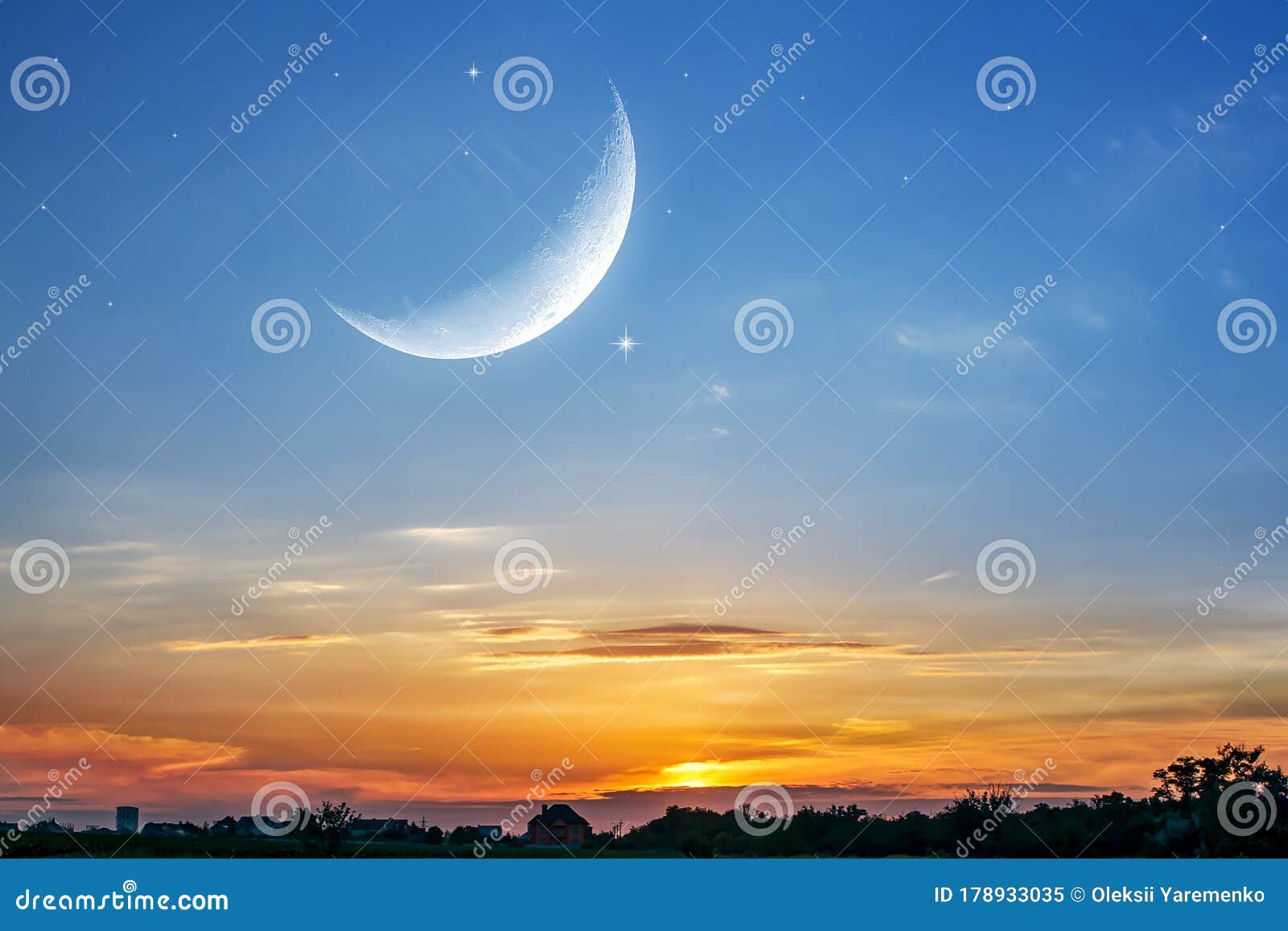 Đêm nay, hãy dừng mọi việc lại và nhìn lên bầu trời xanh thẳm, khi mặt trăng tròn đẹp tung những tia sáng sưởi ấm cuộc đời. Hình ảnh này sẽ giúp bạn tìm lại sự bình yên và cảm nhận hơi thở của thiên nhiên trong đêm tĩnh lặng.