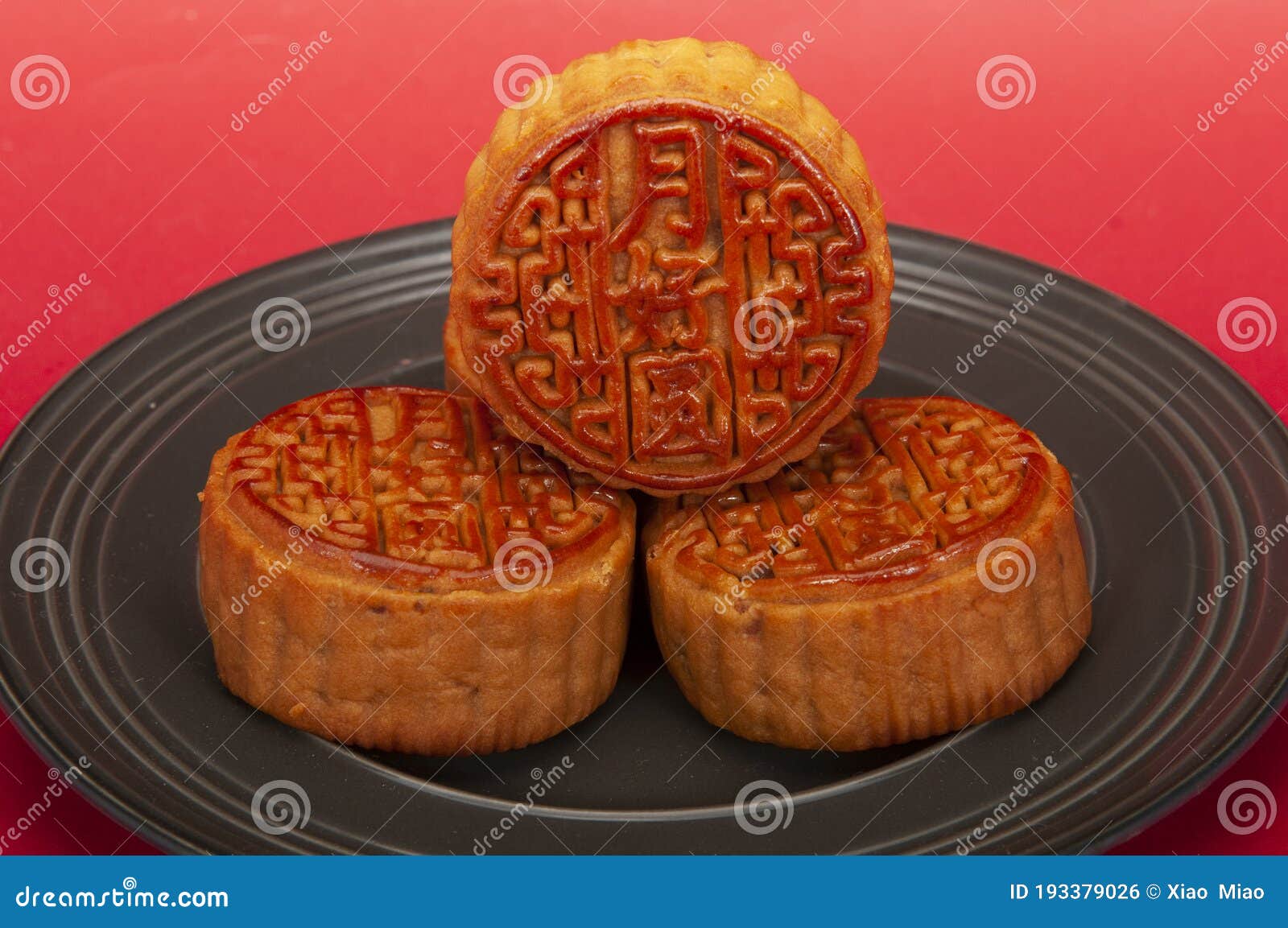 moon cakes of chinese mid-autumn festival