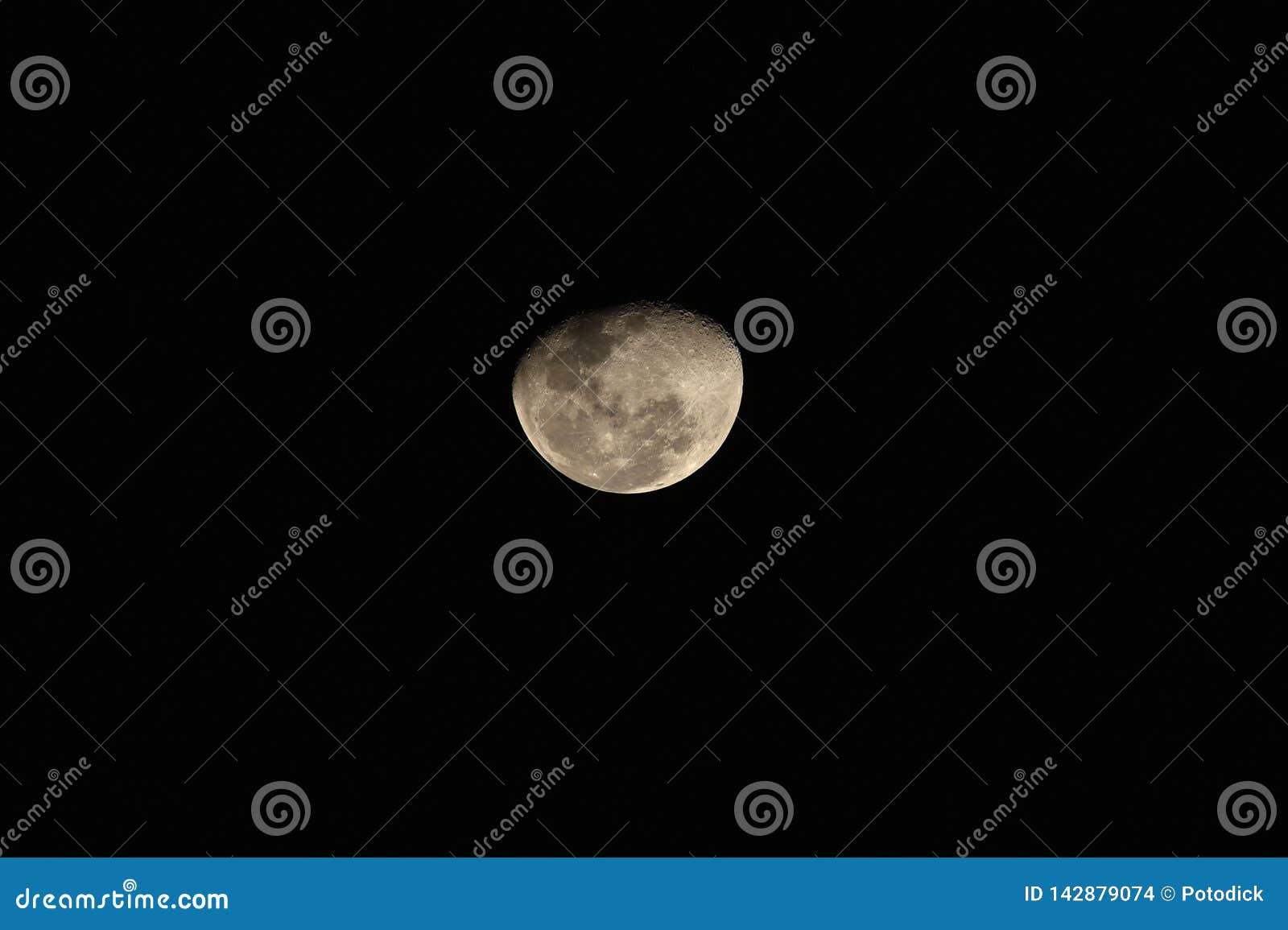 how does the moon reflects light from the sun