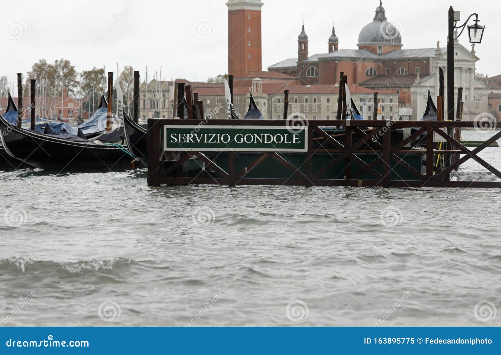 Moored Gondolas With The Italian Text Meaning Gondola Service Stock Image Image Of Moor Giudecca Moored Gondolas With The Italian Text Meaning Gondola Service Stock Image Image Of Moor Giudecca