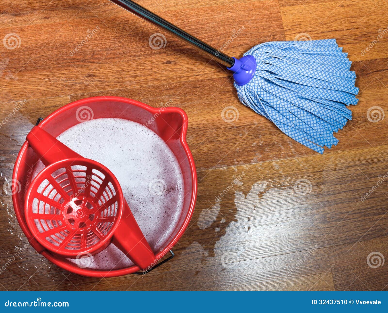 Mopping Of Wooden Floors Stock Photo - Image: 32437510
