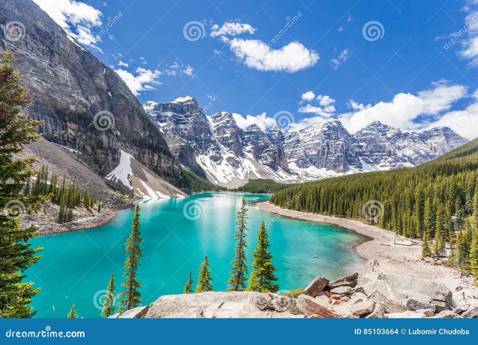 moraine lake in banff national park, canadian rockies, canada.