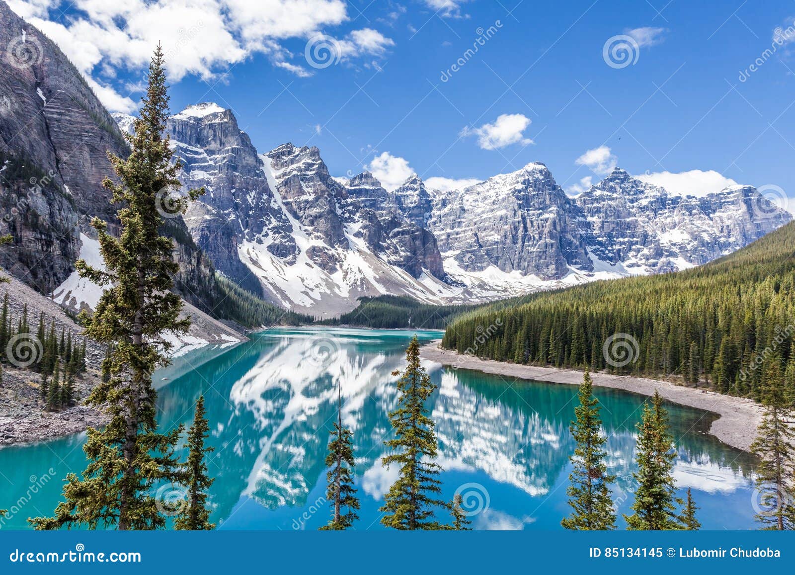 moraine lake in banff national park, canadian rockies, canada.