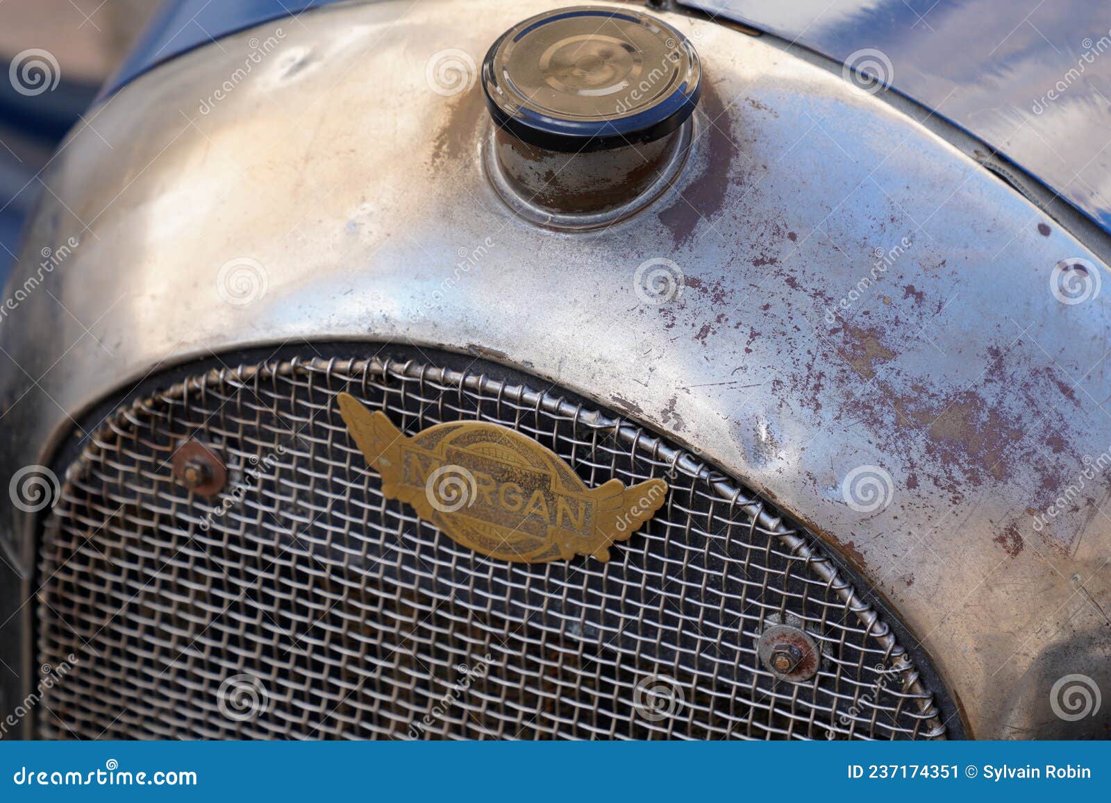 Morgan 3 Wheeler 1930 Retrowagen Mit Schild Auf Kühler Von Drei Rädern  Redaktionelles Foto - Bild von rennen, sonderkommando: 237174351