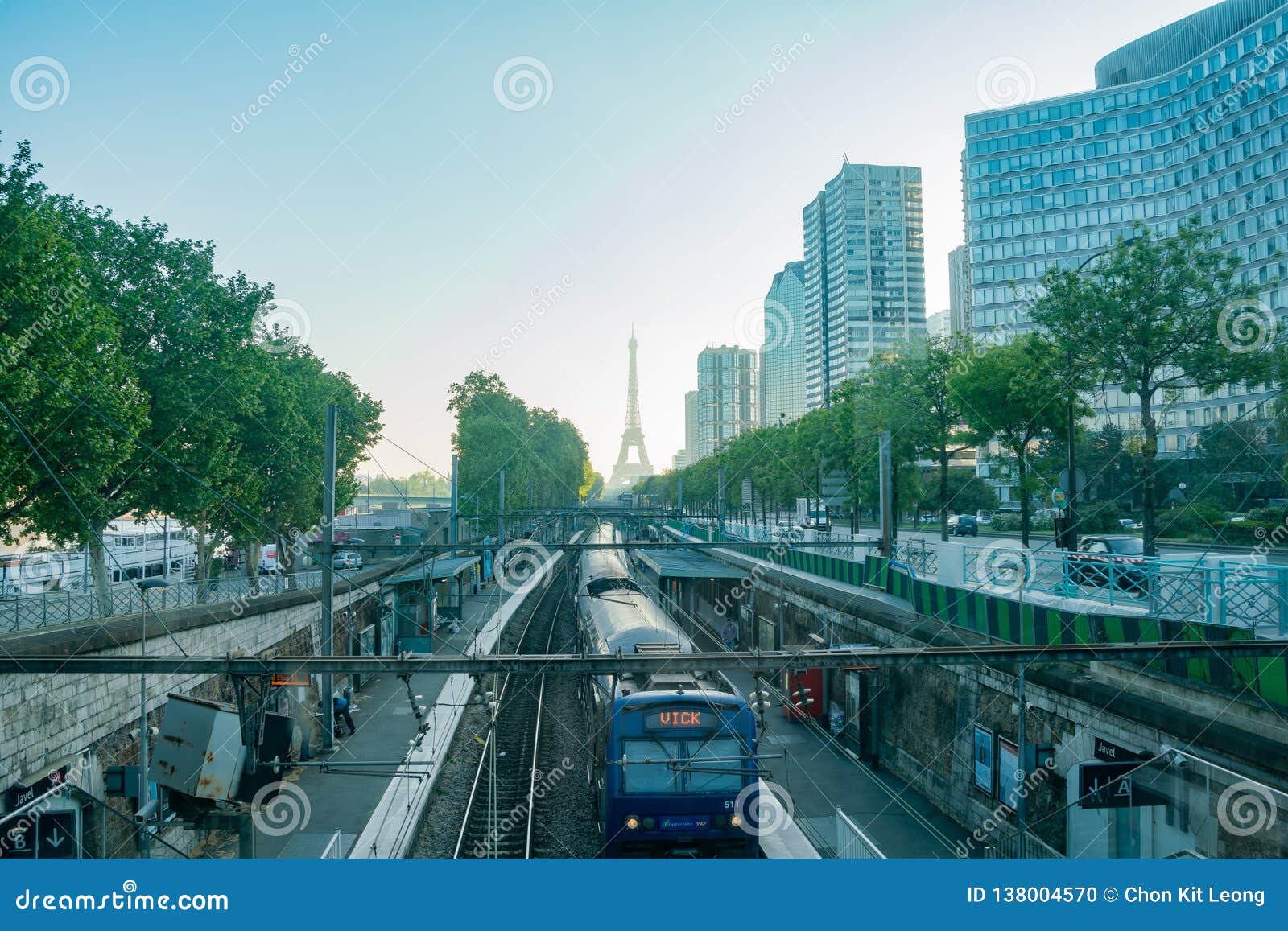 gare champ de mars tour eiffel