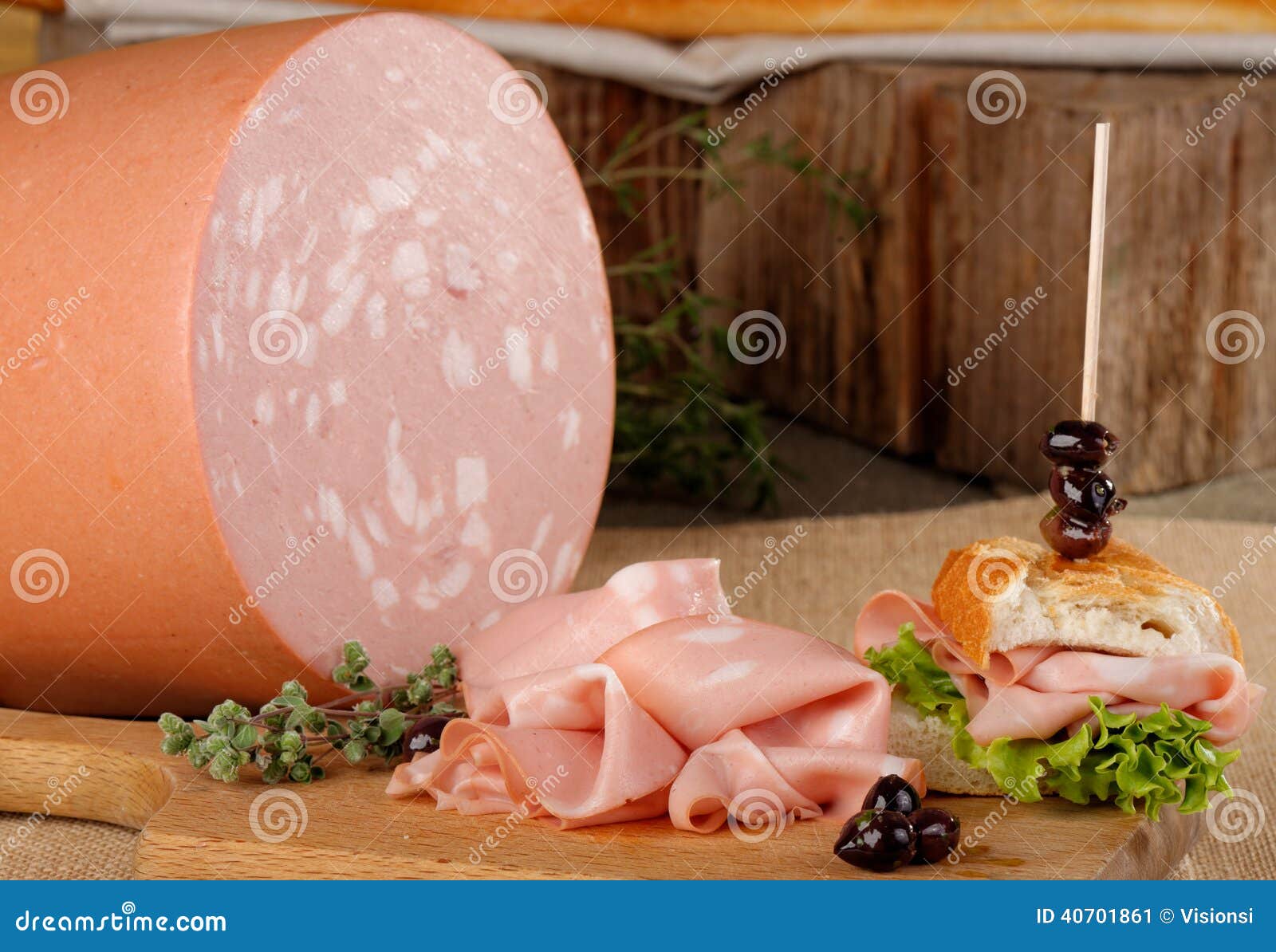 Mortadela italiana imagen de archivo. Imagen de abastecimiento 40701861