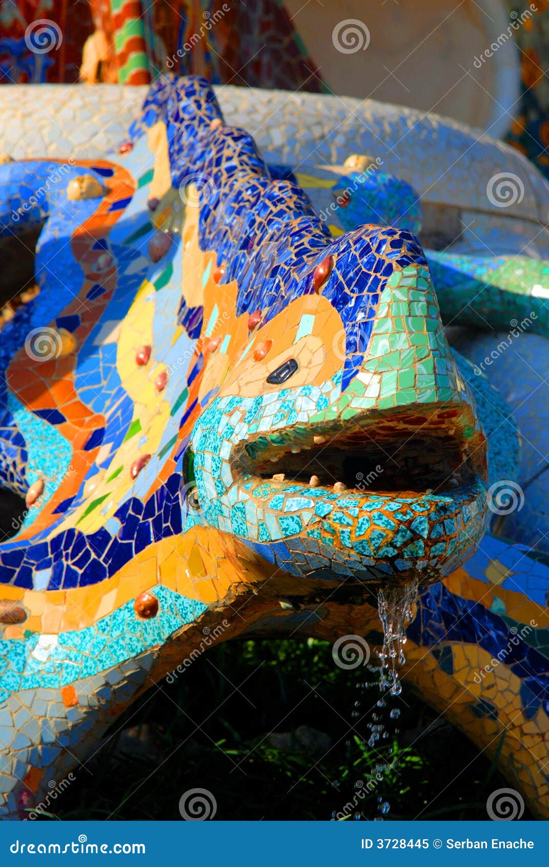mosaic chameleon in park guell