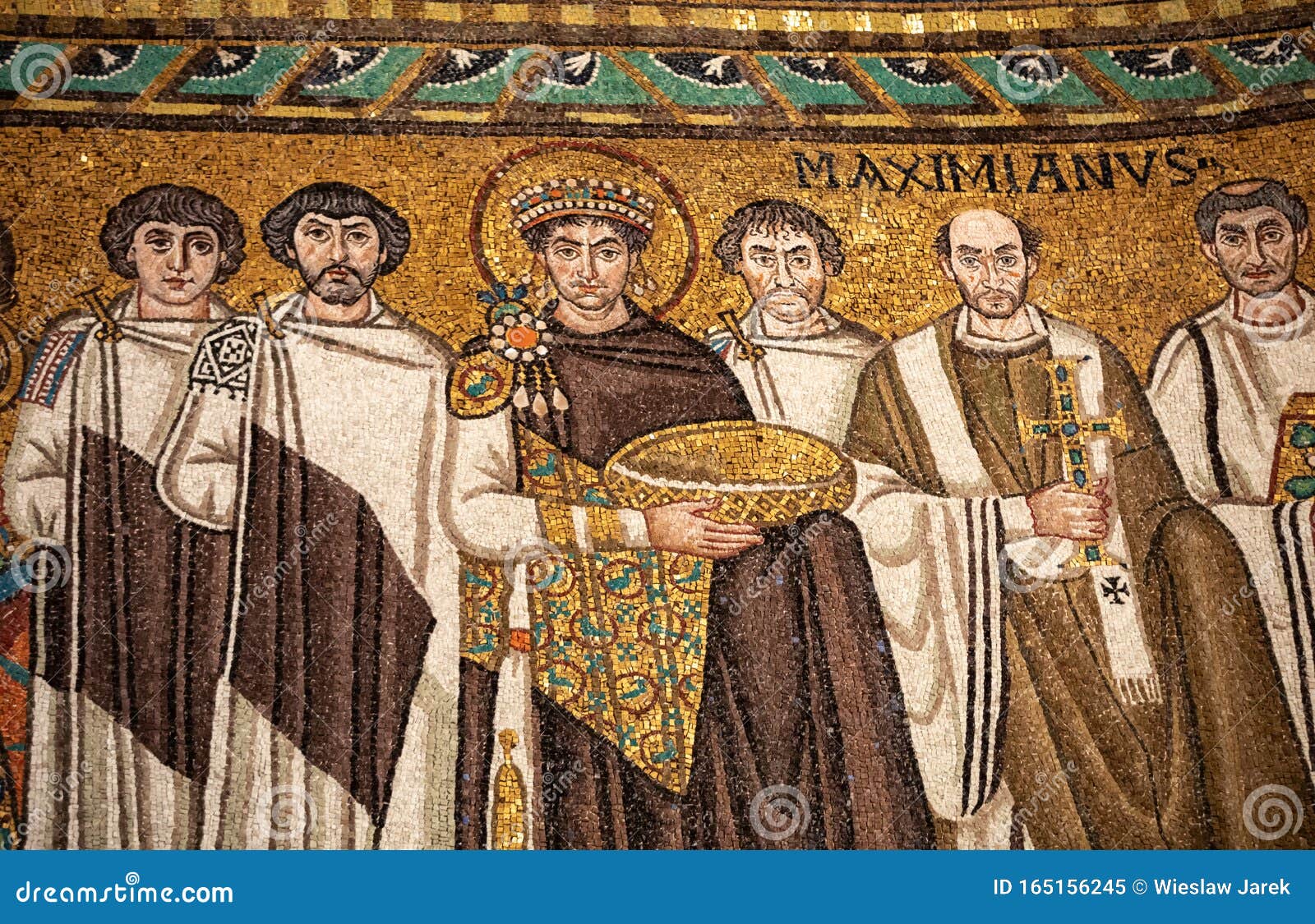 Mosaico Do Imperador Bizantino Justiniano, Bispo Maximiano, General ...