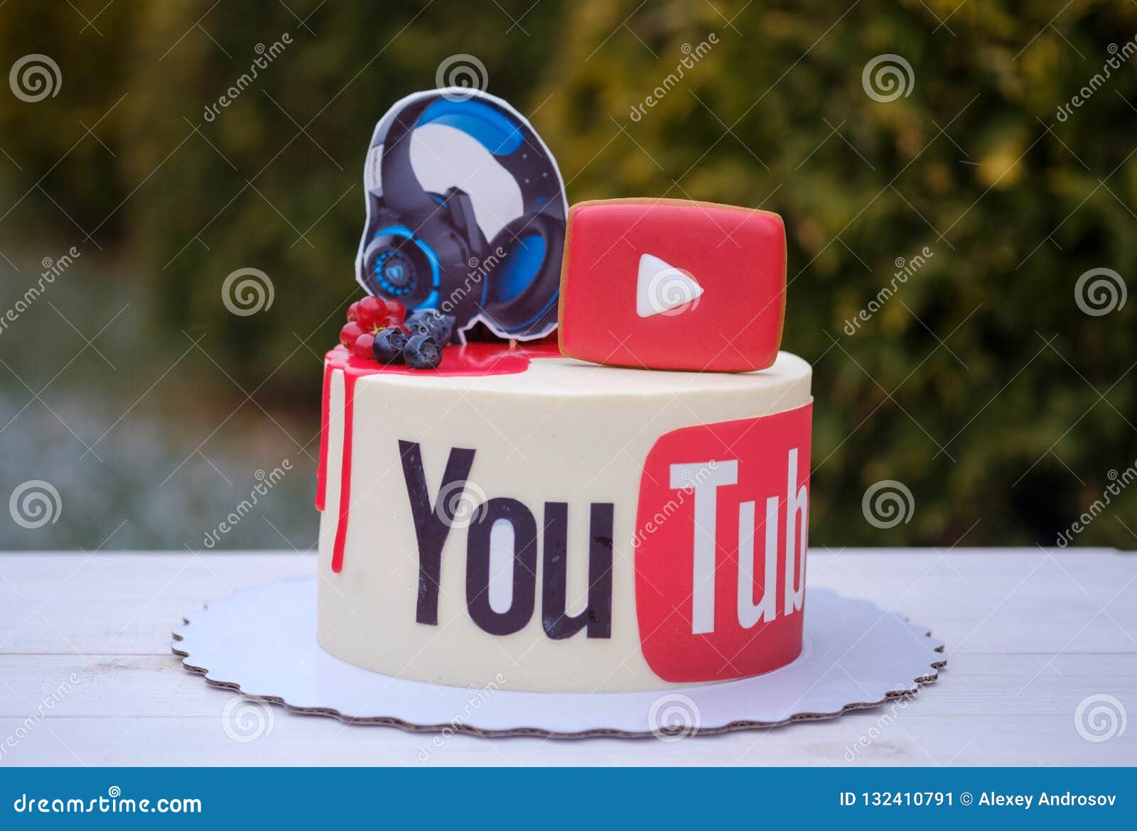 MOSCÚ, RUSIA 24 DE NOVIEMBRE DE 2018: Torta Hermosa Con El Logotipo De  YouTube Foto editorial - Imagen de partido, forro: 132410791