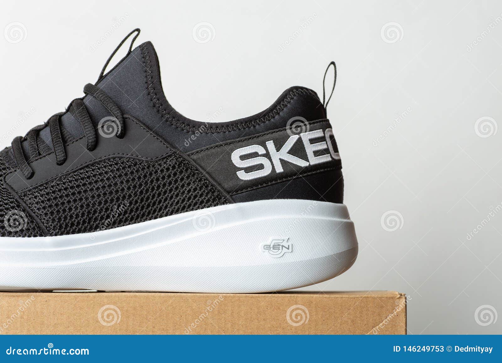 etikette Overlegenhed Modtager 309 Skechers Sneakers Photos - Free & Royalty-Free Stock Photos from  Dreamstime