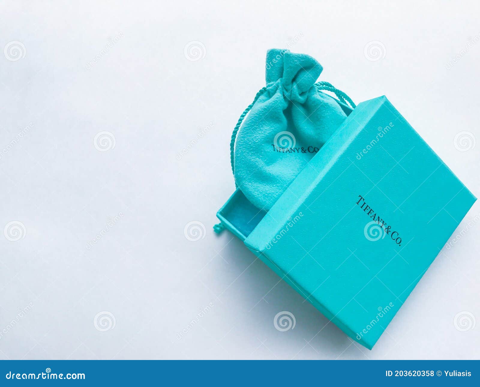 Moscow, Russia, August 2019: Signature Tiffany and Co. a Bag and Box  Branded Packaging Jewelry Brand Tiffany and Co Editorial Stock Photo -  Image of jewelry, packaging: 203620358