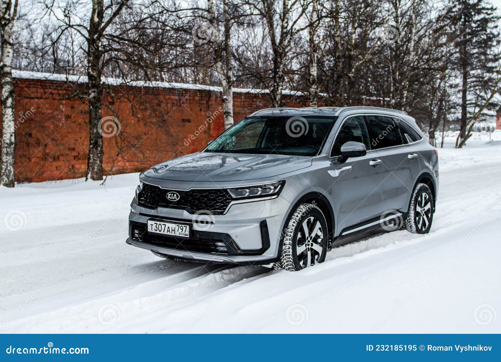 https://thumbs.dreamstime.com/z/moscow-russia-february-kia-sorento-fourth-generation-mq-compact-crossover-suv-model-year-exterior-front-side-close-up-view-232185195.jpg