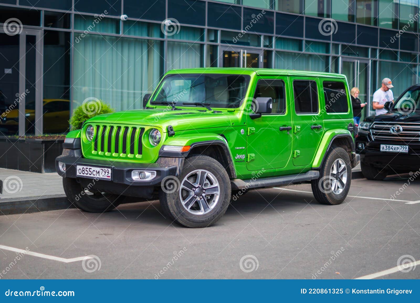 Green Jeep Wrangler Unlimited 4x4 SUV Car Parked on the Street in the City  Editorial Image - Image of adventure, shiny: 220861325