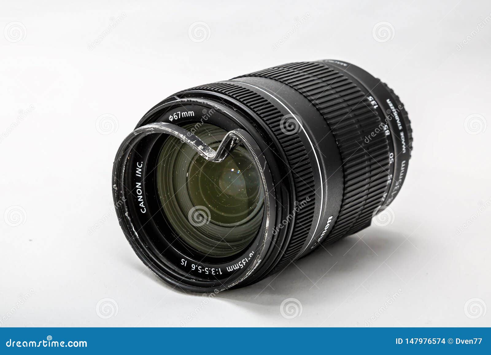 Ống kính Canon Zoom Tele Foto 18-135mm: Nếu bạn đang tìm kiếm một ống kính đa năng, phù hợp với nhiều loại chụp ảnh khác nhau, thì ống kính Canon Zoom Tele Foto 18-135mm chắc chắn là một sự lựa chọn tuyệt vời. Với khả năng zoom linh hoạt và ổn định hình ảnh, bạn sẽ có thể chụp được những bức ảnh tuyệt đẹp nhất.