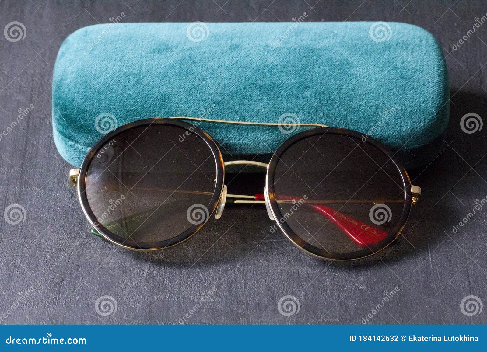 gucci sunglasses with logo on lens