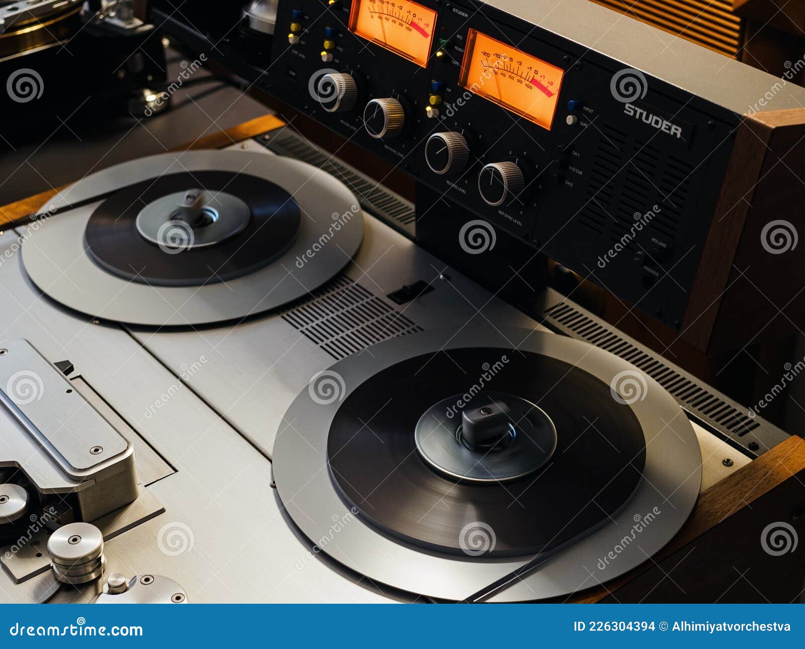 https://thumbs.dreamstime.com/z/moscow-russia-may-studer-reel-to-tape-recorder-close-up-hi-fi-end-exhibition-226304394.jpg