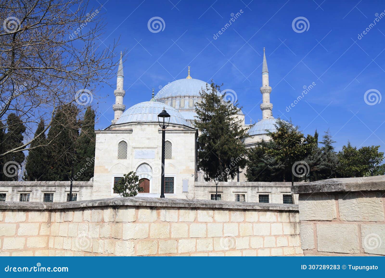 mosque of suleiman the magnificent in istanbul