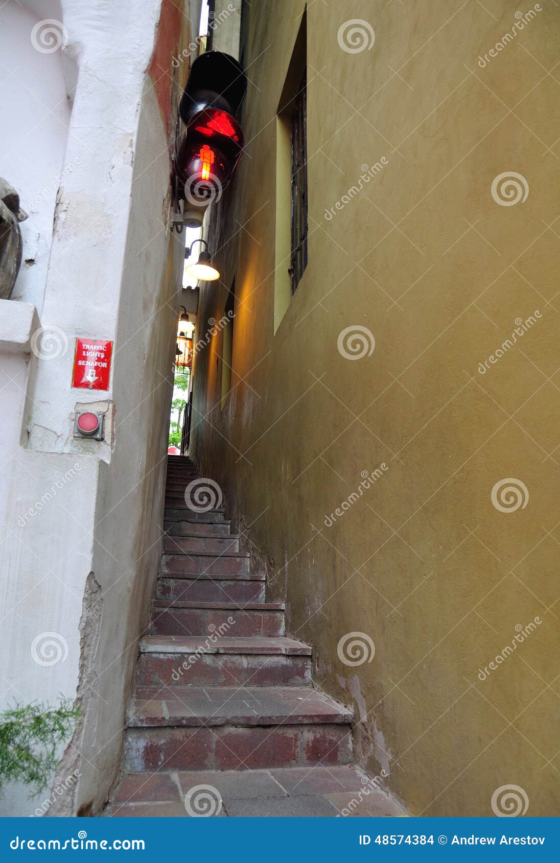 Narrow street and steep steps of Via … – License image – 13819118 ❘  lookphotos