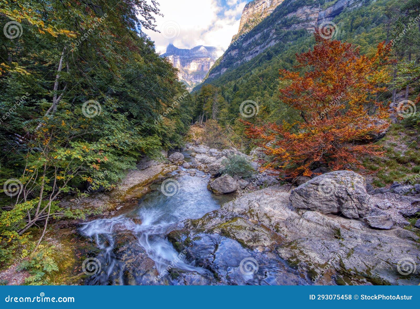 the most popular route in the ordesa valley, from the pradera de ordesa to the cola de caballo waterfall