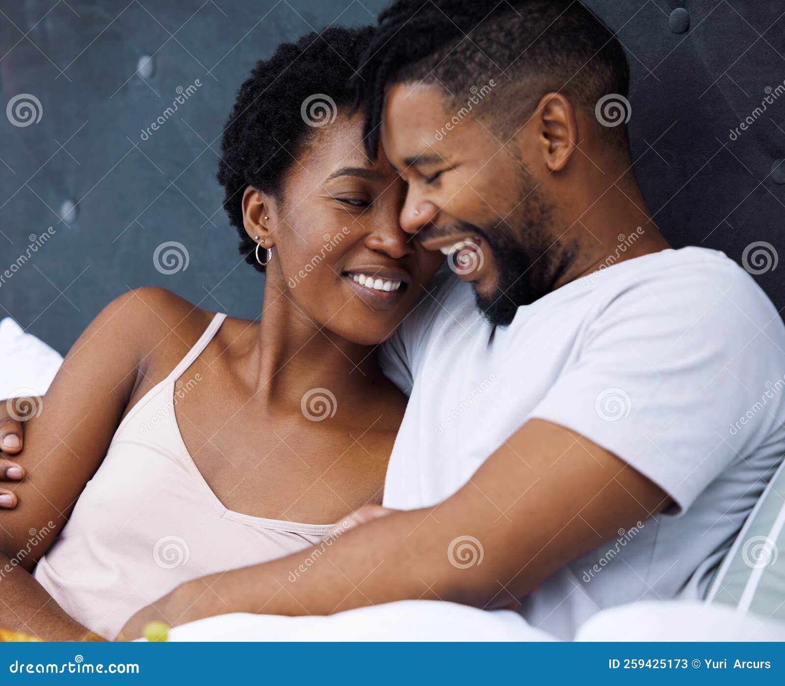 Intimat Ce Inseamna The Most Real Moments are the Most Romantic Ones. a Young Couple Being