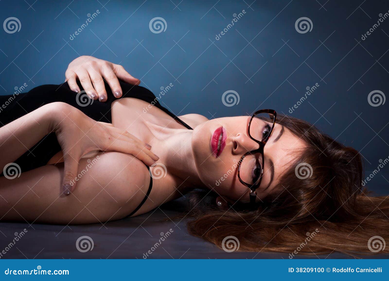 most seductive woman in suglasses