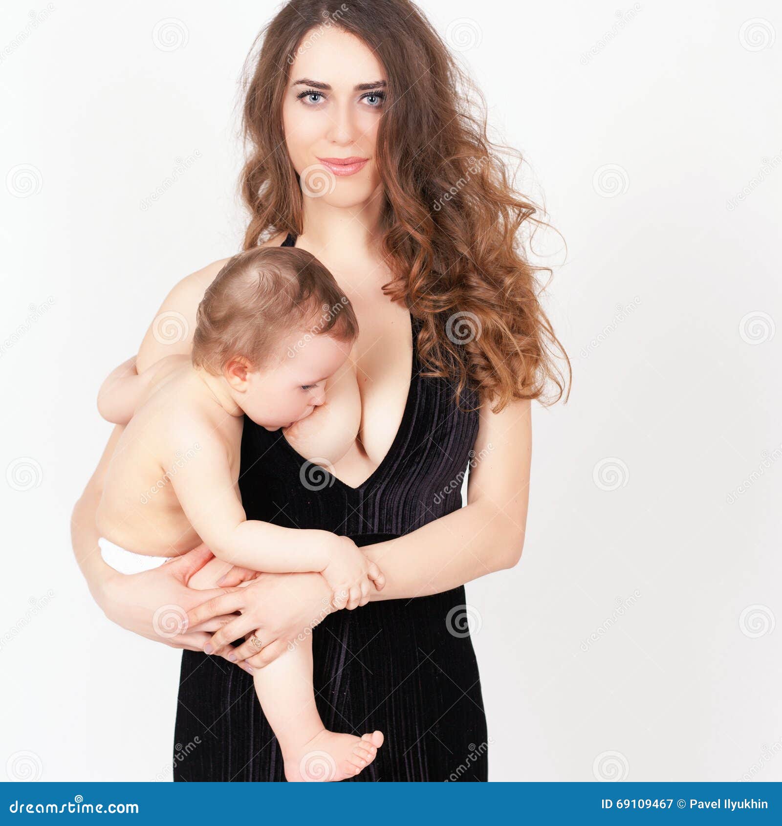 Mother Breast Feeding a Cute Baby. Newborn Girl. Stock Image - Image of  catwalk, lactancia: 69109467