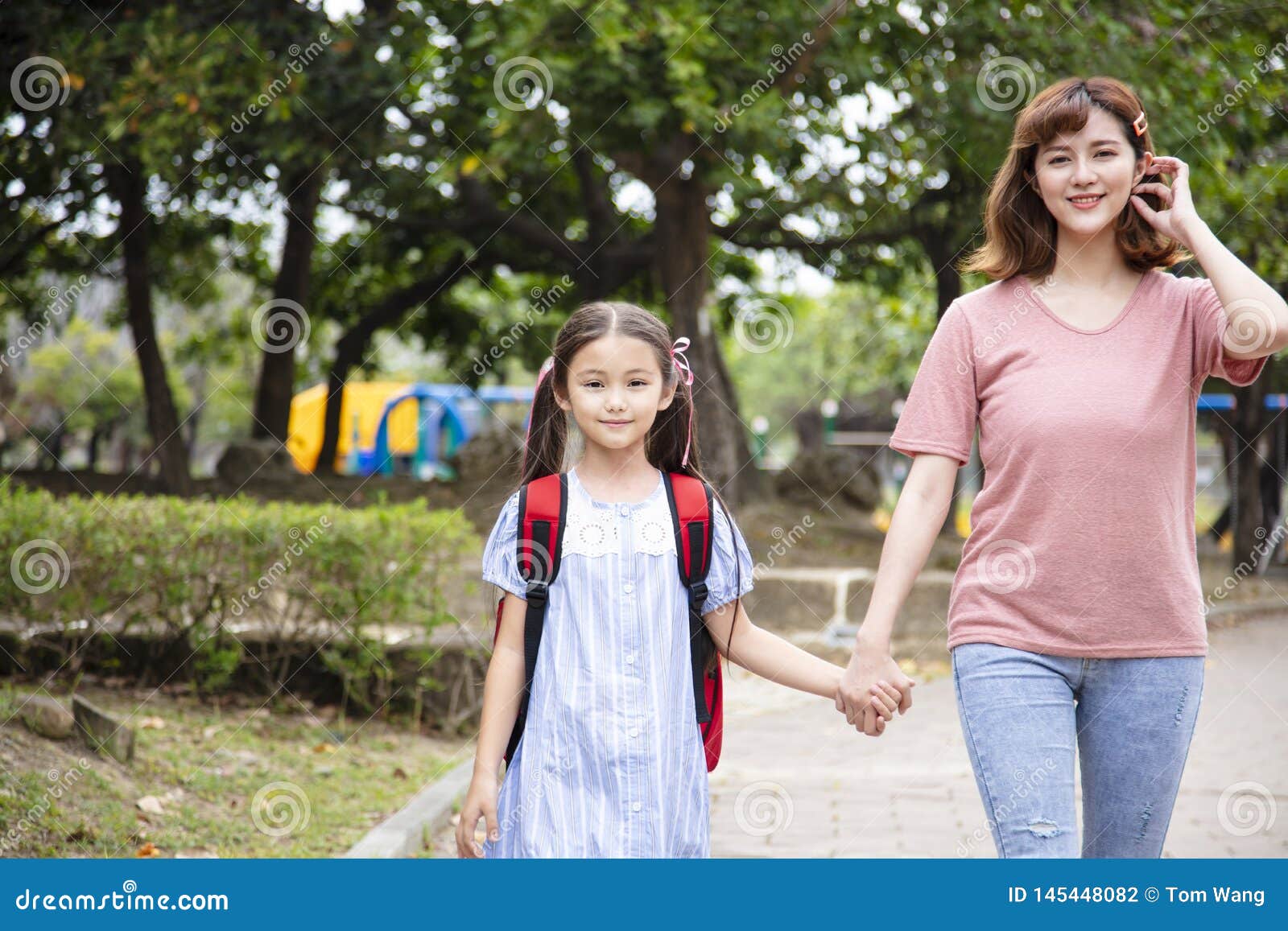 42 673 Mother Child Holding Hands Photos Free Royalty Free Stock Photos From Dreamstime