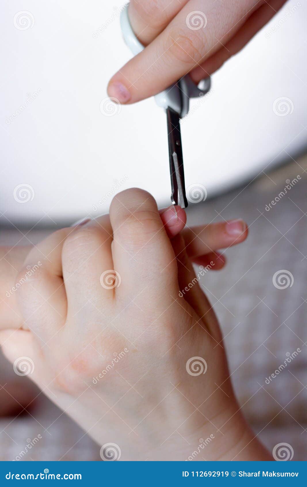 cut fingers in dream girl cut fingers in dream girl