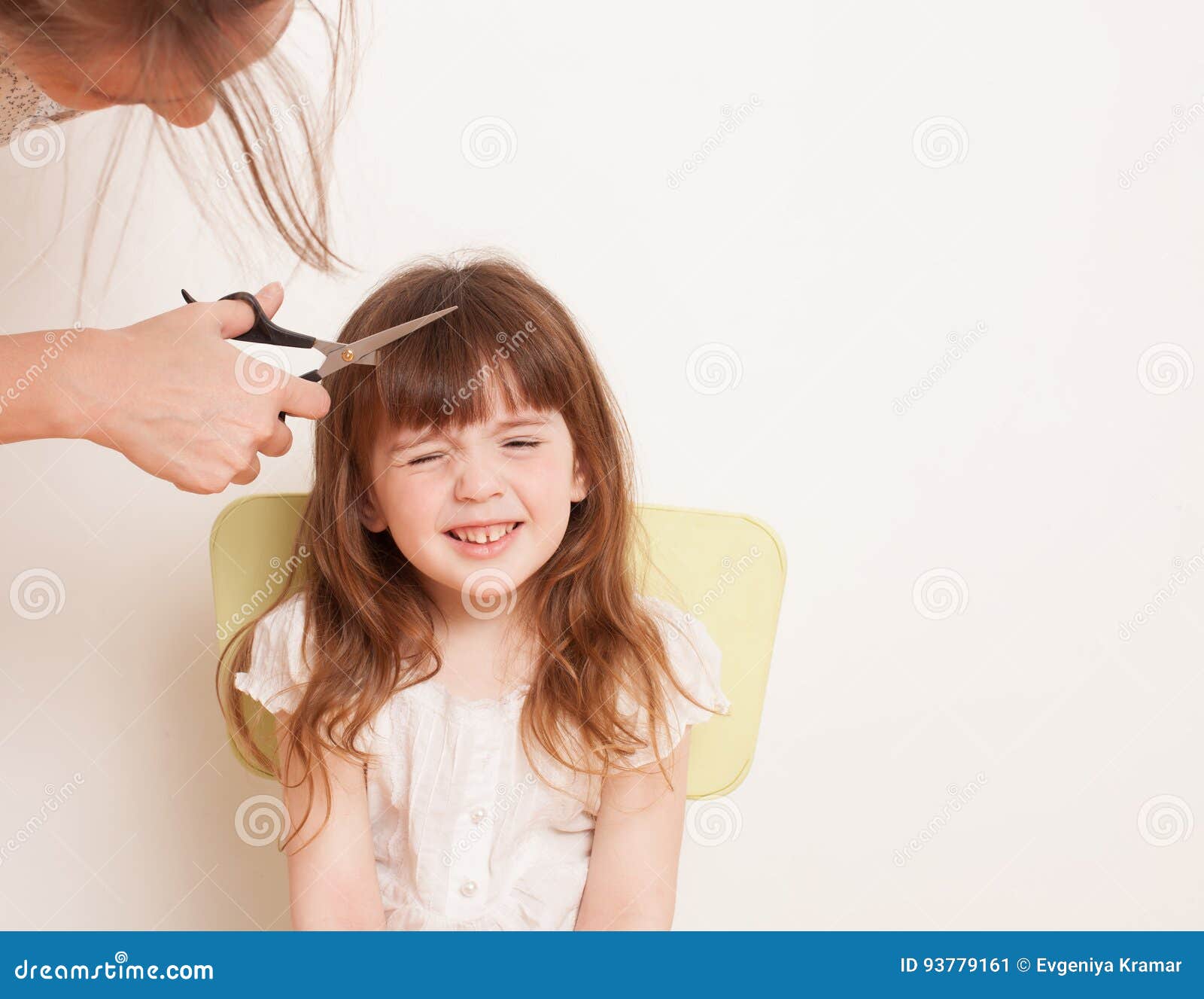 Mother Cuts Daughter`s Hair at Home Stock Image - Image of customer,  closeup: 93779161