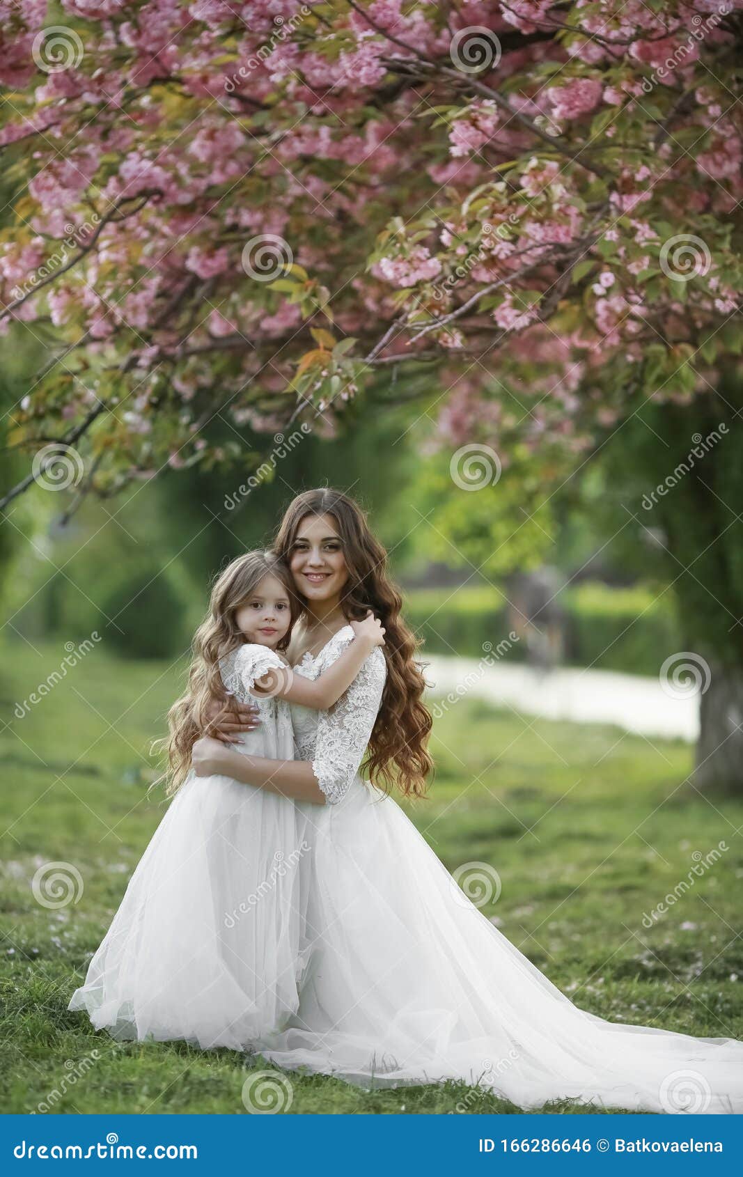 mom and daughter wedding dresses