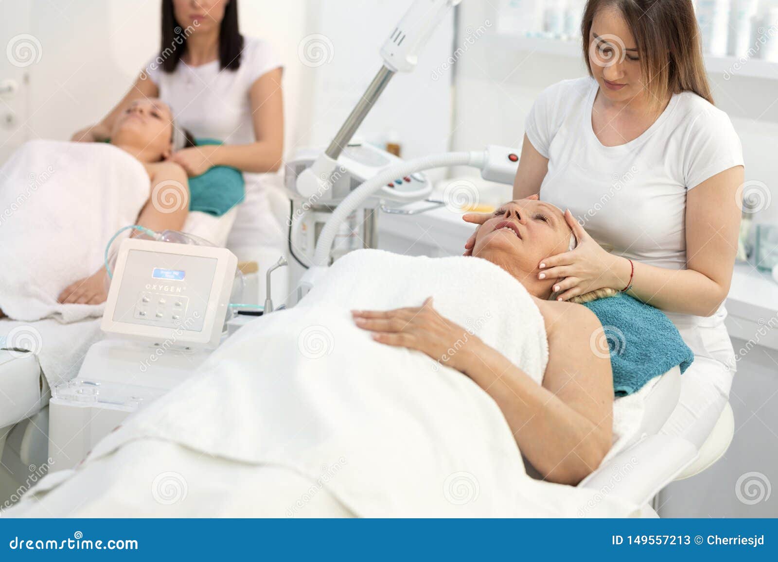 Mother and Daughter Had a Day of Spa. they Have Fun in White Bath Towels  Stock Image - Image of health, luxury: 105008699