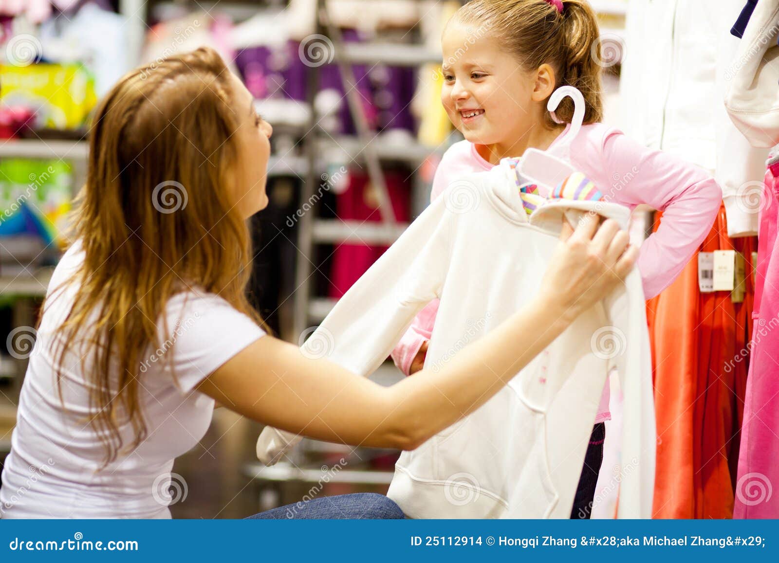 Mother Daughter Shopping Stock Images Image 25112914