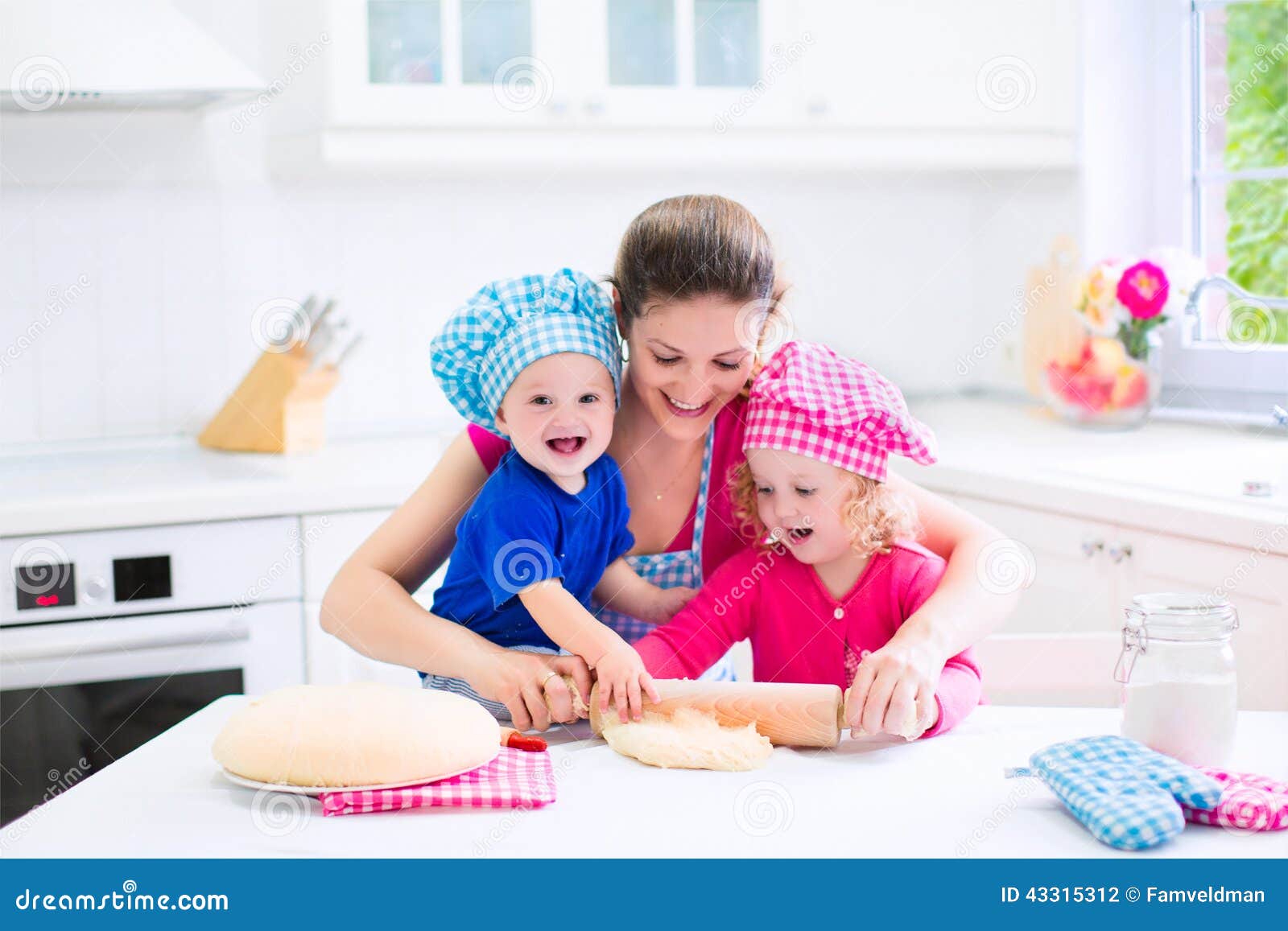 Kids Baking Stock Illustrations – 3,099 Kids Baking Stock Illustrations,  Vectors & Clipart - Dreamstime