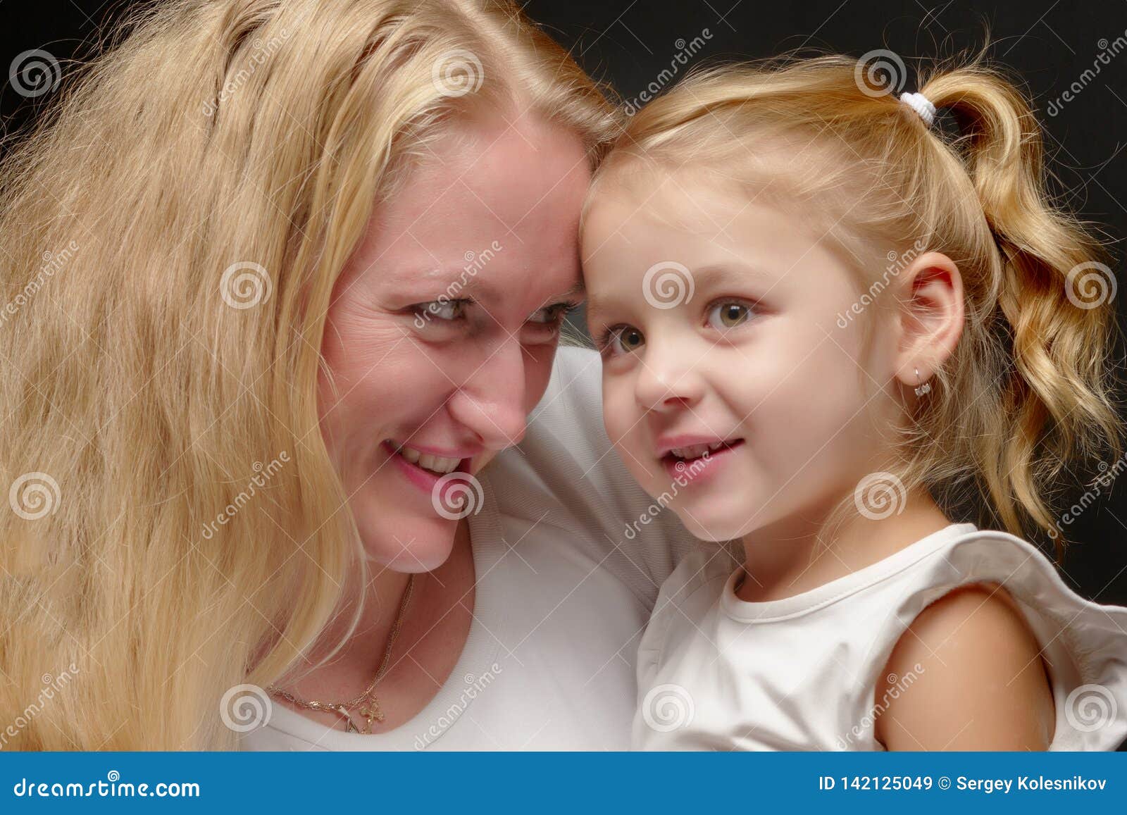 Mother And Little Daughter Gently Embrace Stock Image Image Of Daughter Embrace 142125049 