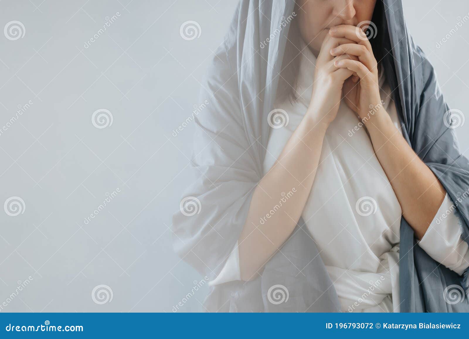 mother mary praying