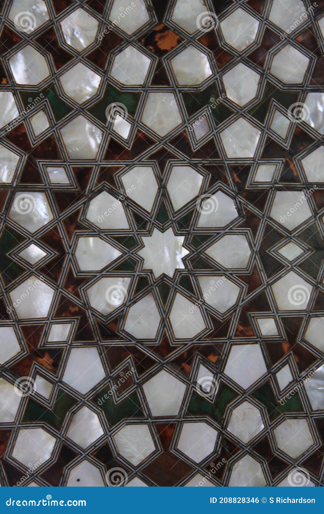 mother of pearl and tortoiseshell ceiling of the topkapi palace