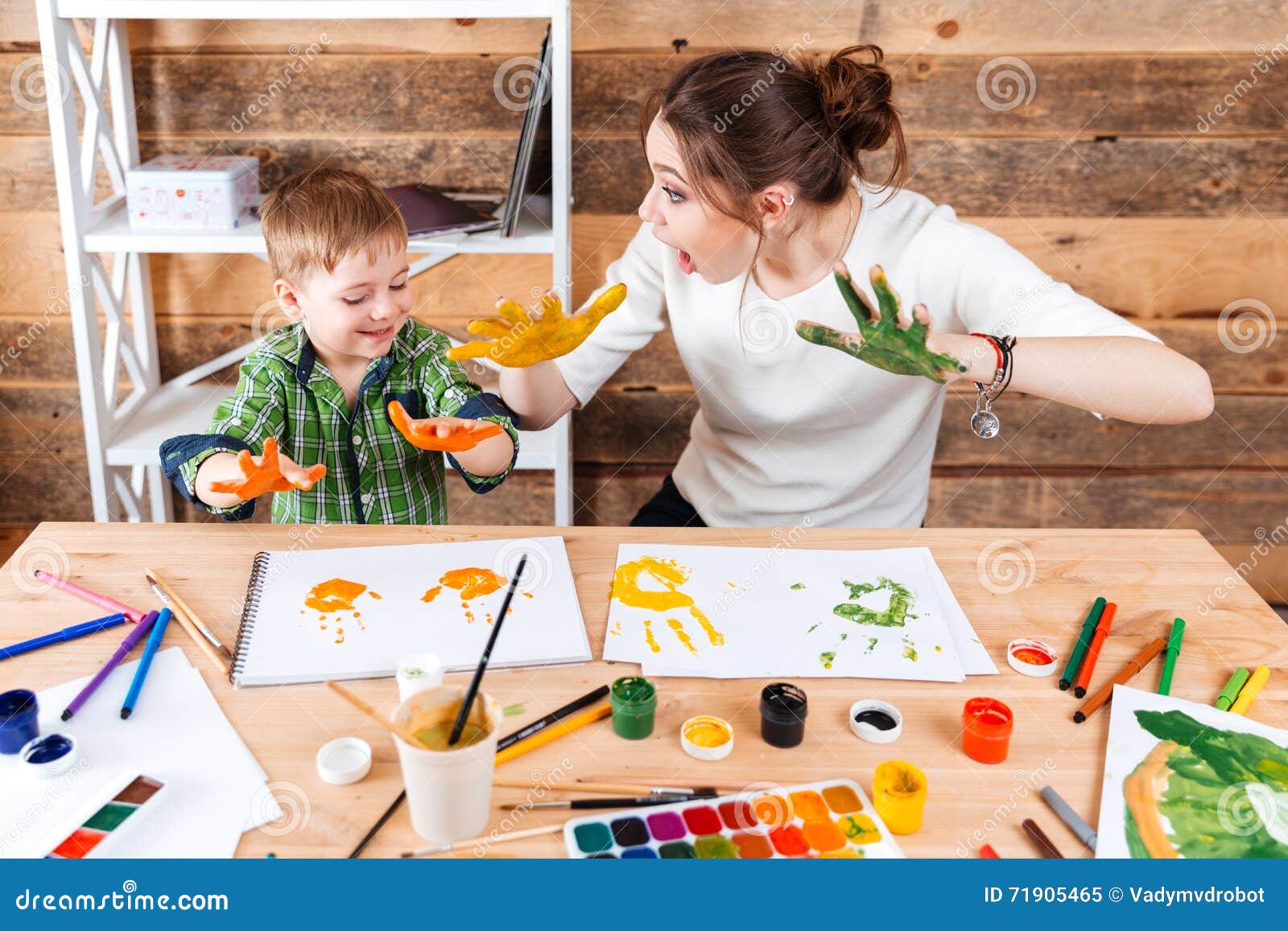 Чем заняться дома семьей. Рисование для детей. Занятия творчеством для детей. Занятия рисованием с детьми. Поделки для детей.